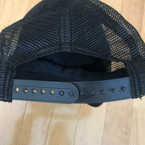 Angry Birds Red with Sunglasses Mesh Baseball Hat - Picture 4 of 9